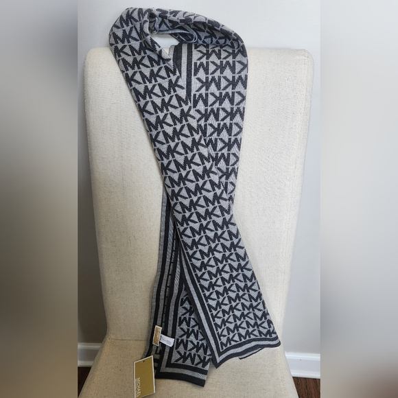 Michael Kors Scarf - Picture 2 of 4